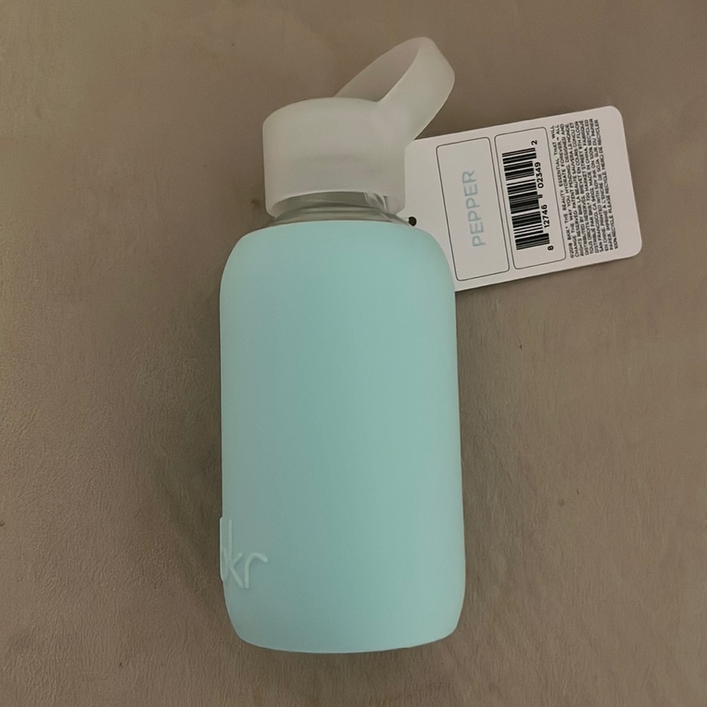 Bkr “Teeny” 250 ml in “Pepper”